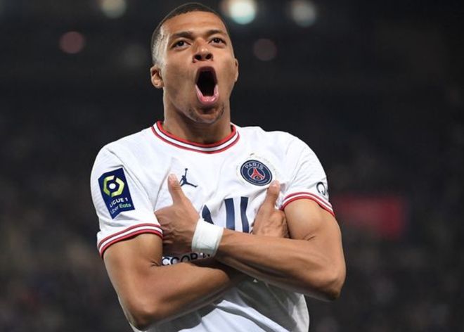 五人制足球速度与配合技巧解析（五人制足球中的速度运用与团队配合要诀）