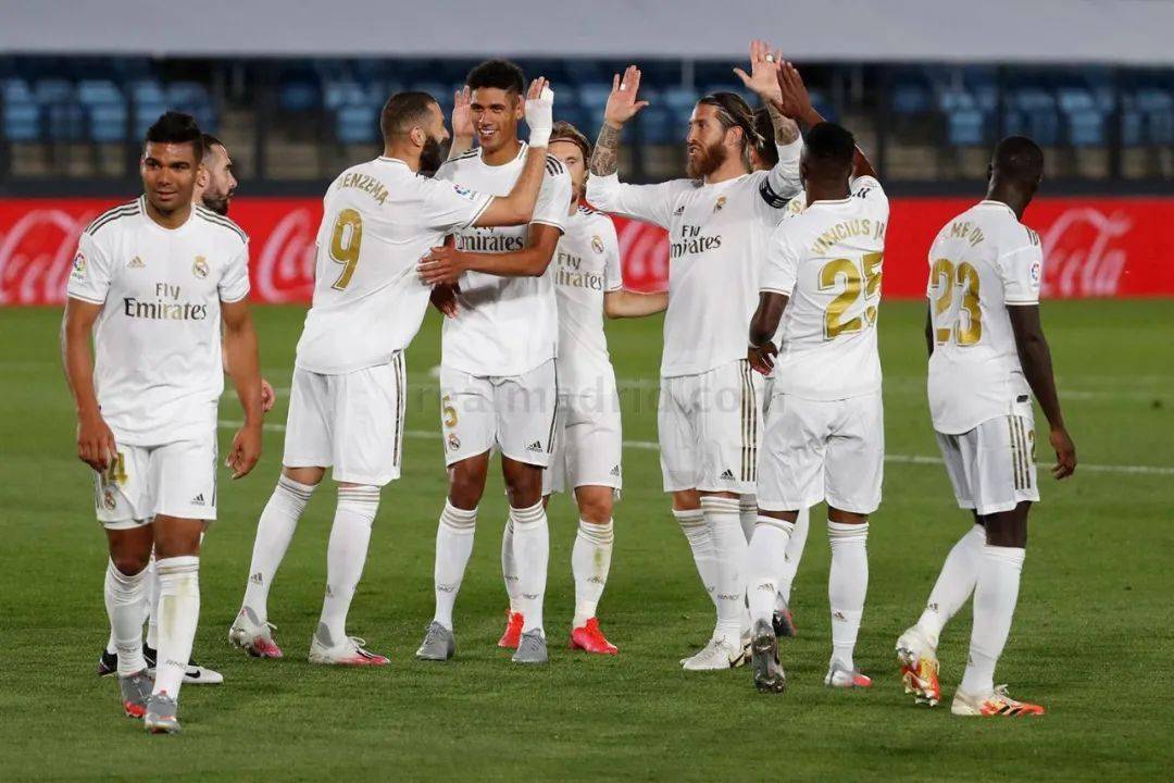 弗拉霍维奇在尤文前20场欧冠打入9球，仅次于C罗和伊瓜因（尤文欧冠前20战弗拉霍维奇轰入9球，仅逊C罗与伊瓜因）