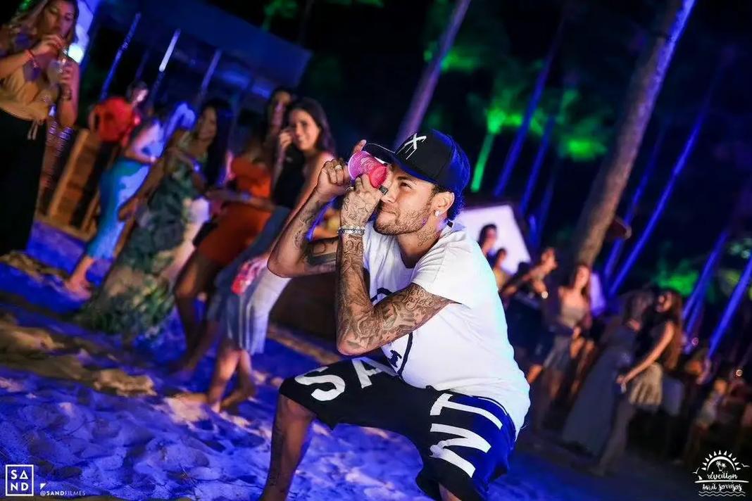 瓦伦前锋贝尔特兰：外界说我们希望教练下课，这简直荒谬至极（瓦伦前锋贝尔特兰驳斥传闻：我们想让主帅下课？纯属荒唐）