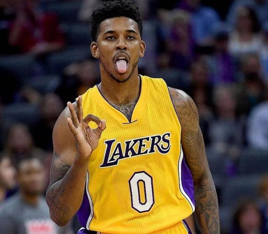 郭艾伦斩获MVP，终于圆梦，球迷释然（郭艾伦荣膺MVP，圆梦时刻，球迷释怀）