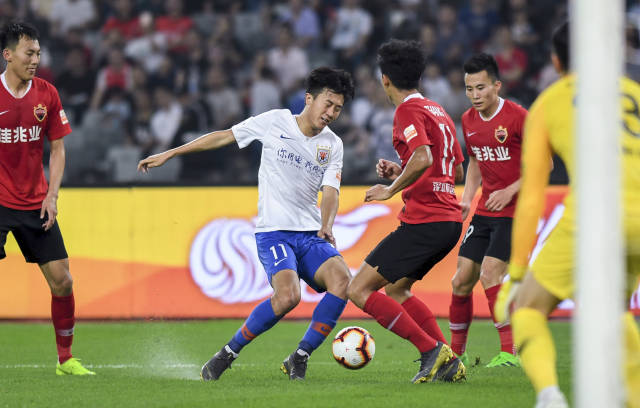 活塞队记：艾维今天可以出战，此前被列入出战成疑名单（活塞记者：艾维今日确认出战，先前曾被列为出战成疑）