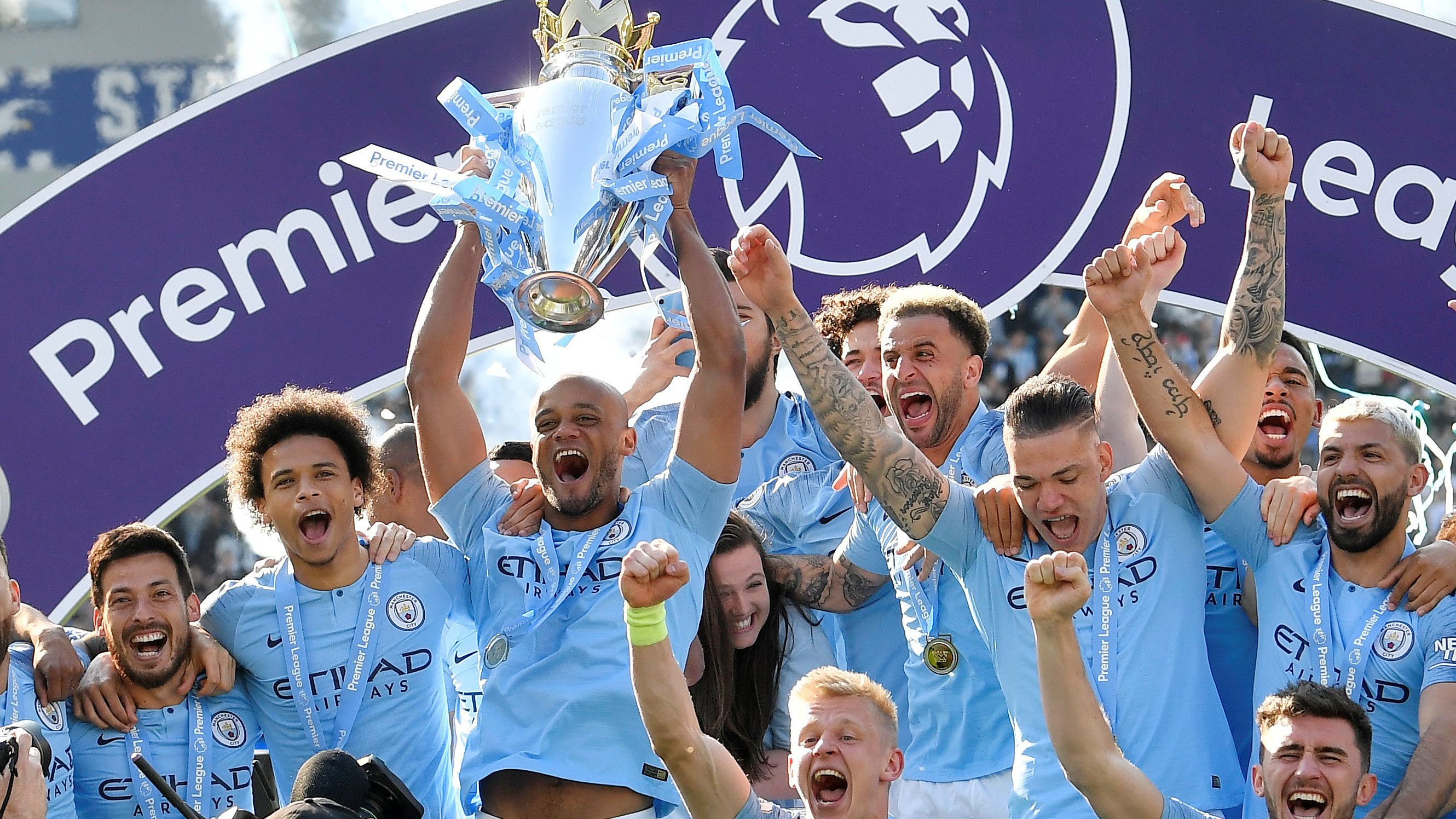 自贡一女士购买川超门票被骗，陆续转账13万余元（自贡女子为购川超门票遭骗，累计转账13万余元）