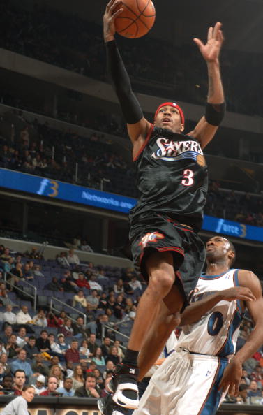 英超焦点战：利物浦主场迎战热刺,（英超重磅对决：利物浦坐镇安菲尔德迎战热刺）