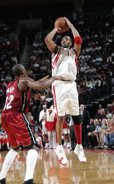 辽宁男篮王哲林豪取40分带队取胜（王哲林轰下40分助辽宁男篮力克对手）