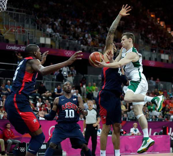 劳塔罗：很激动追平马佐拉的纪录，没想到自己能达到如此成就（劳塔罗：追平马佐拉纪录让我激动万分，曾不敢想会有今日成就）