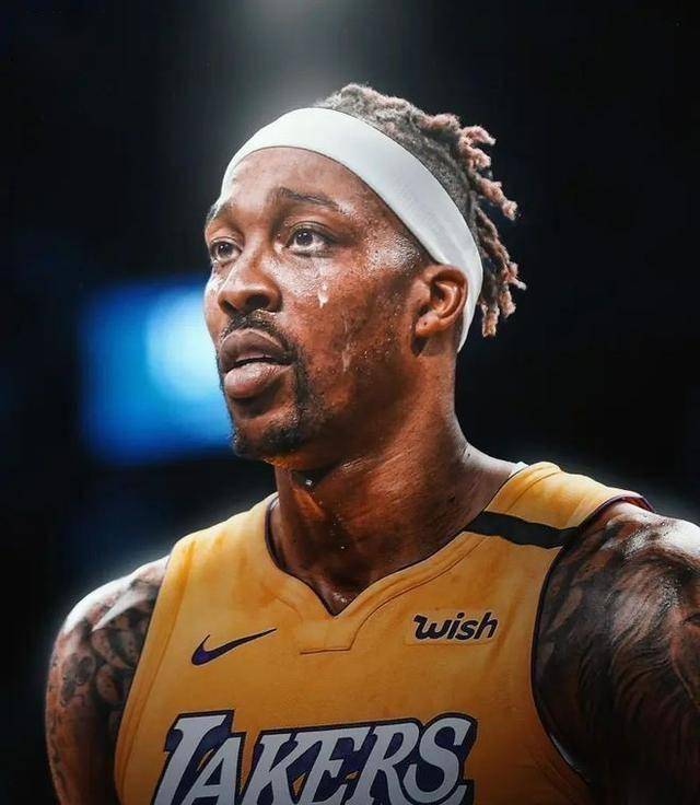 范德萨观战曼联4-1狼队，获官方俏皮回应（范德萨现身见证曼联4-1狼队，官方幽默回应）