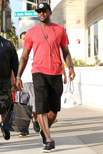 瓦基弗费内争新赛季首冠！中国球员还未到位，两队曾各5次夺冠（瓦基弗与费内冲击新季首冠：中国球员尚未归队，双方均曾5夺桂冠）