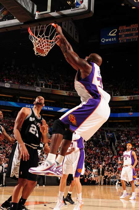 尤文客战紫百合大名单：伊尔迪兹领衔，凯利、卡瓦尔回归（尤文做客紫百合出征名单：伊尔迪兹压阵，凯利、卡瓦尔双双复出）